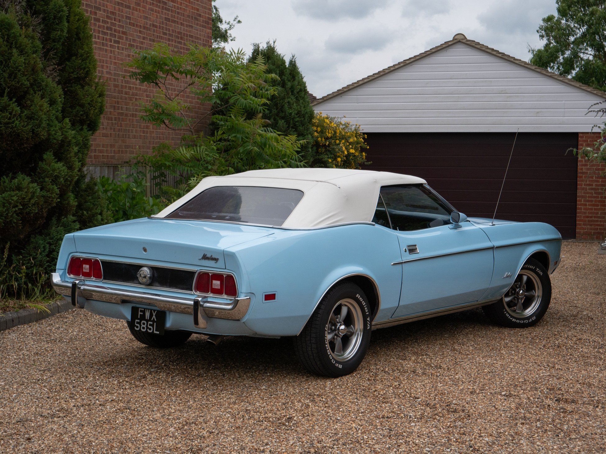 Side profile of Mustang